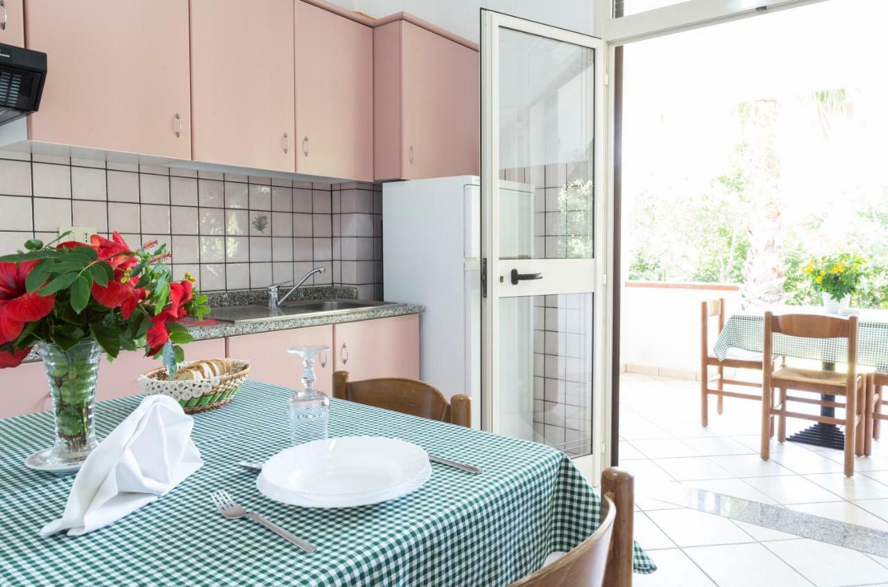 Happy Days Aparthotel Capo Vaticano Bagian luar foto