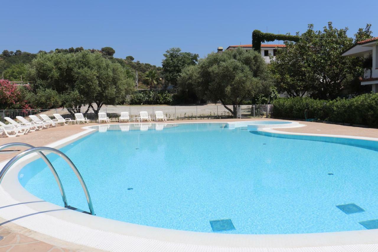Happy Days Aparthotel Capo Vaticano Bagian luar foto