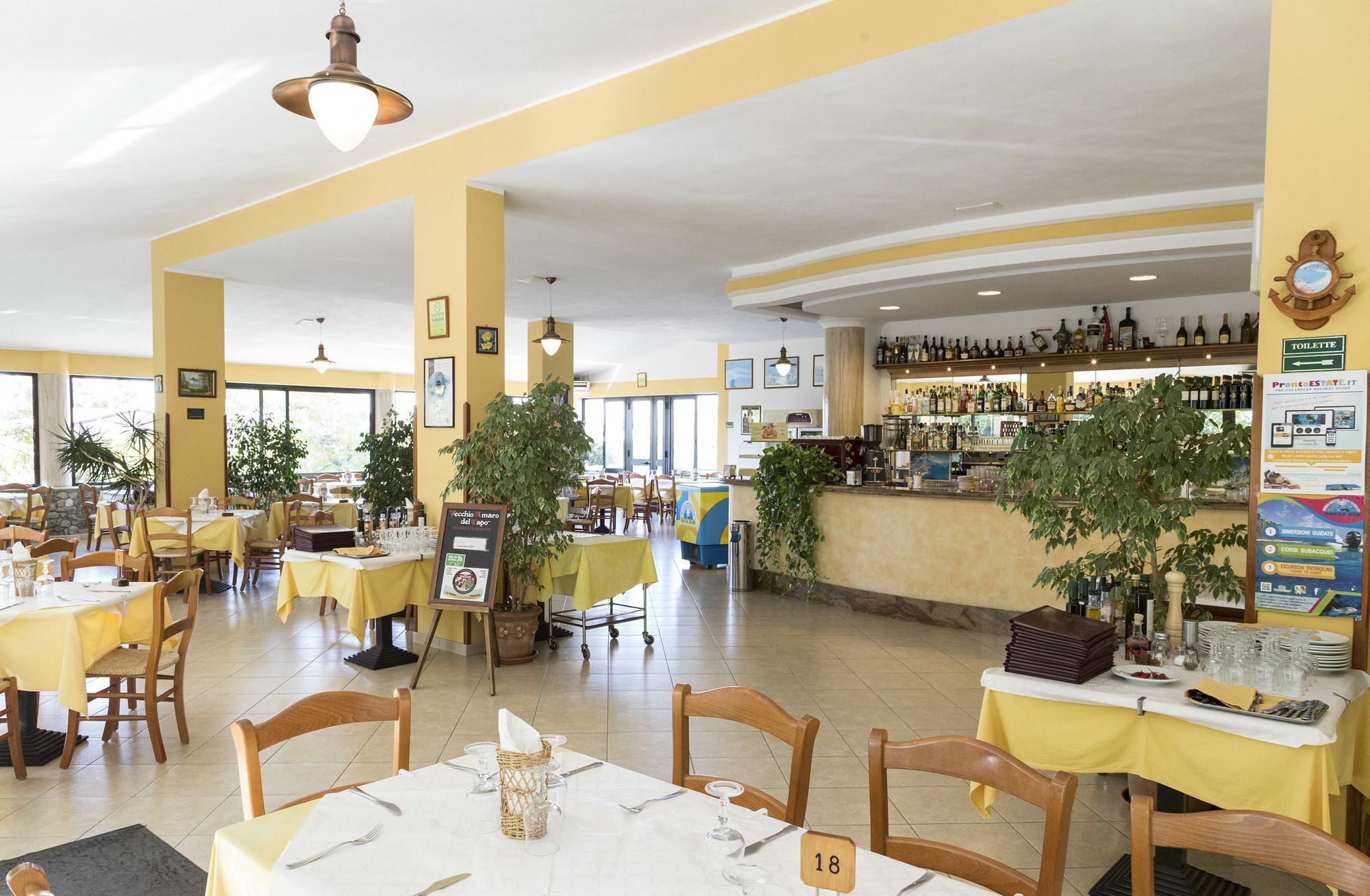 Happy Days Aparthotel Capo Vaticano Bagian luar foto