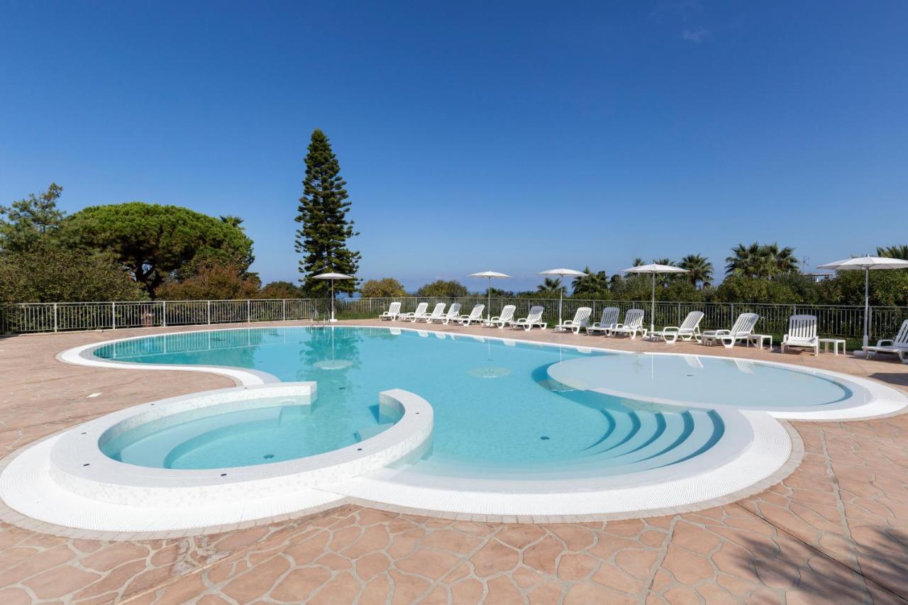 Happy Days Aparthotel Capo Vaticano Bagian luar foto